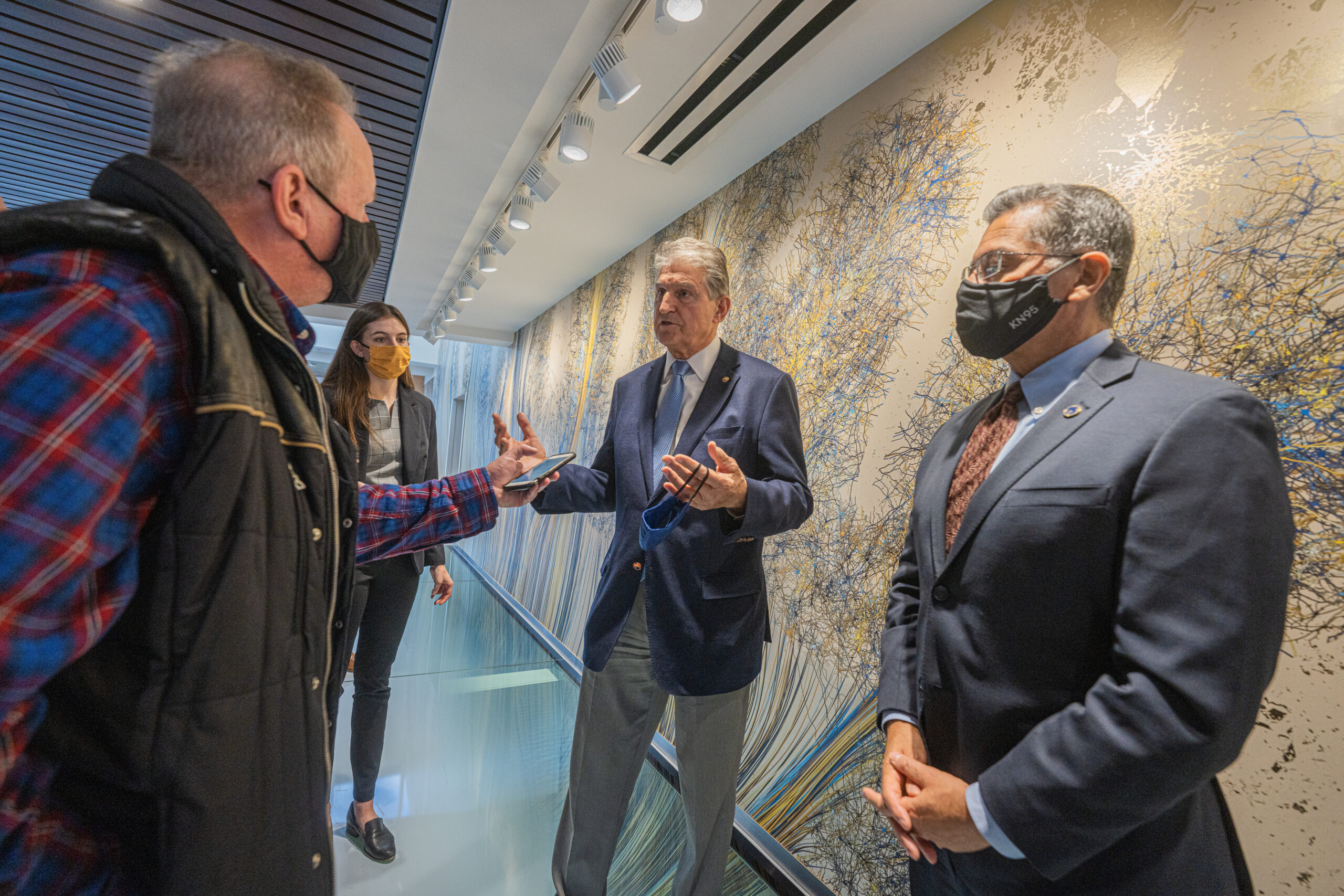 Manchin, Secretary of Health Services attend ribbon-cutting, tour Neuroscience Institute